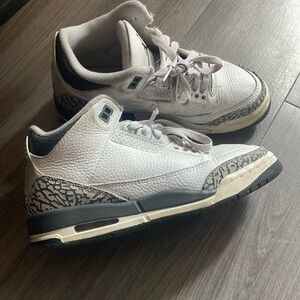 Jordan 3 SIZE 4 kids